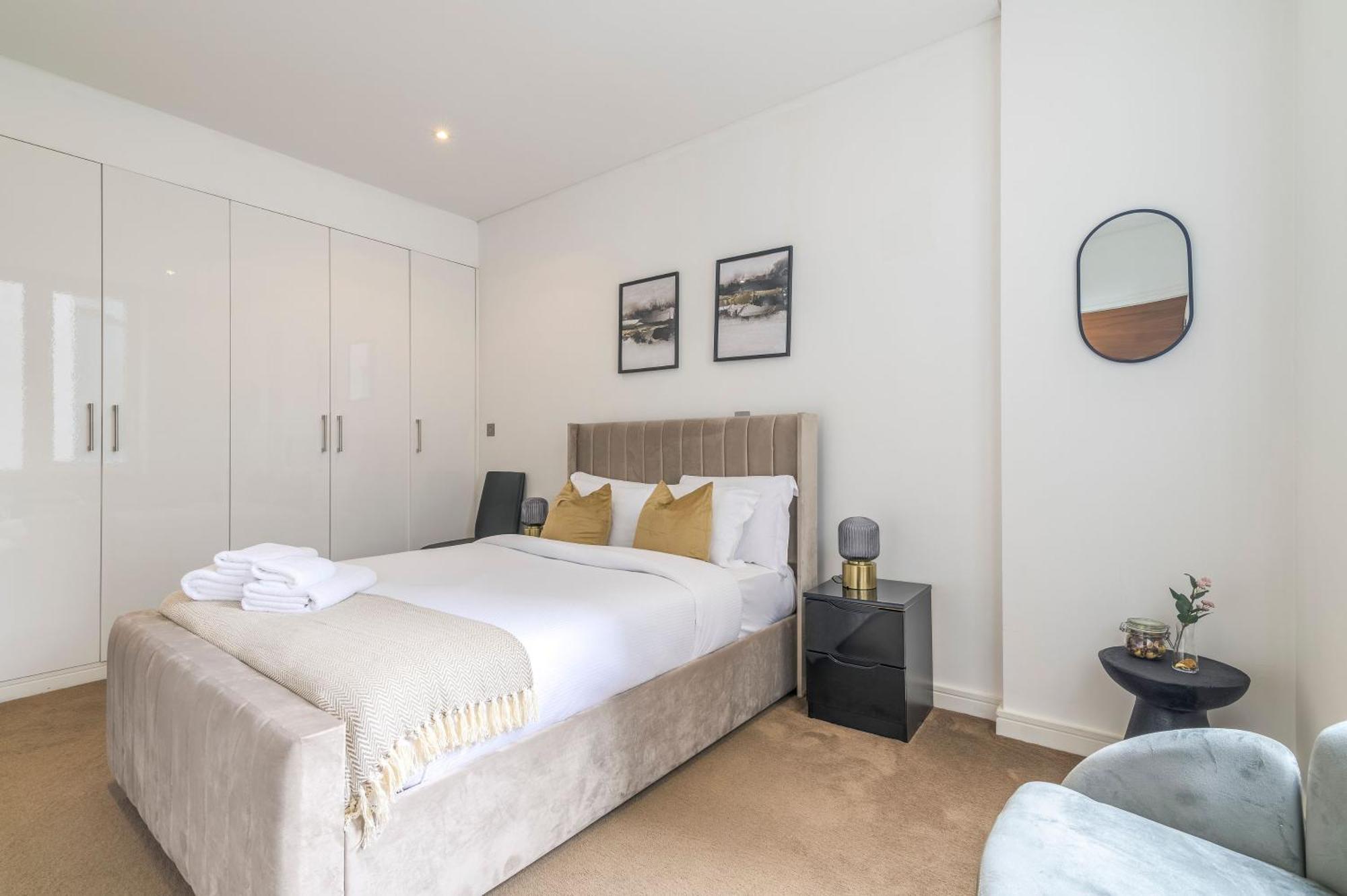 Modern Stylish 2 Bed 2 Bath Apt By Livestay Short Lets & Serviced Appartement